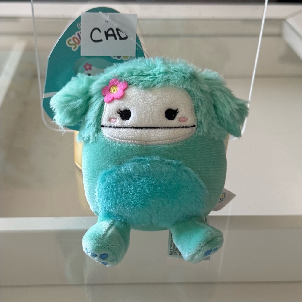 Flower Joelle Clip Squishmallow (CAD)